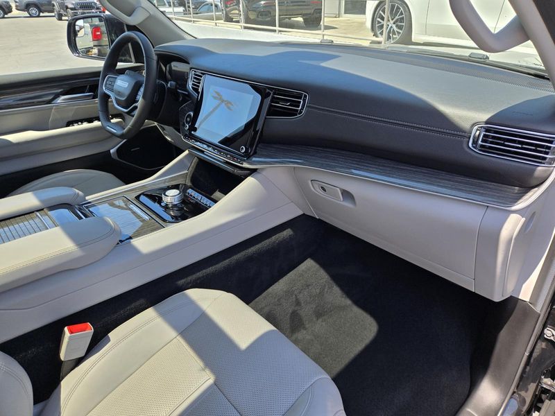 2022 Jeep Wagoneer Series II 4x2