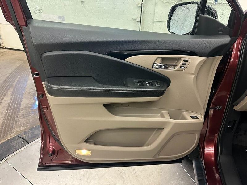 2018 Honda Ridgeline RTL-EImage 19