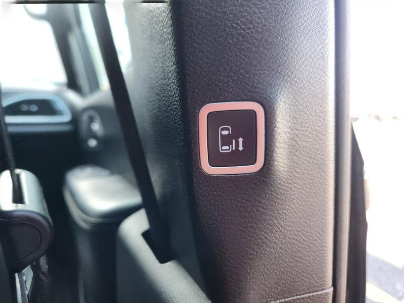 Used 2021 Chrysler Pacifica Touring L S