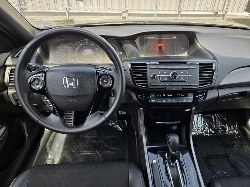 2017 Honda HR-V LX photo 6