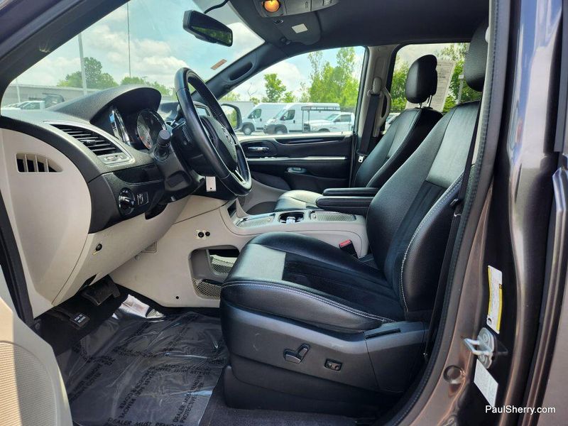 2018 Dodge Grand Caravan SXTImage 34