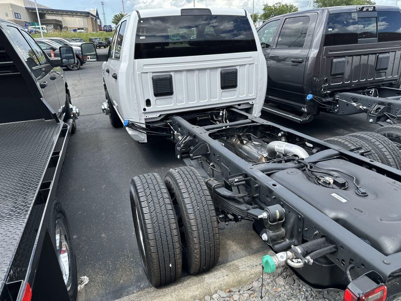 New 2025 RAM 3500 Tradesman Crew Cab Chassis 4x4 60