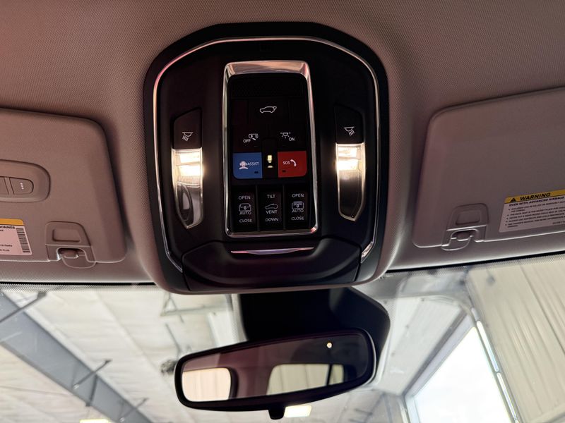 Used 2023 Jeep Grand Cherokee LimitedImage 22