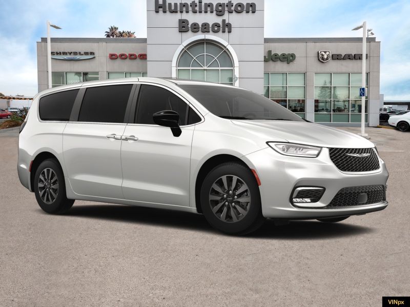 2024 Chrysler Pacifica Hybrid SelectImage 11