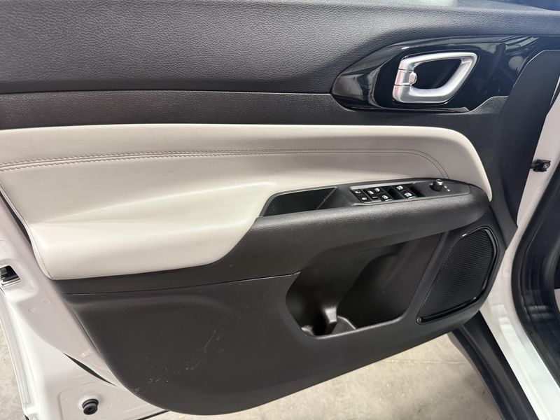 Used 2025 Jeep Compass LimitedImage 18