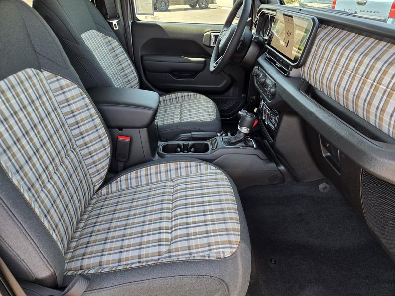 New 2026 Jeep Wrangler 4-door 85th Anniversary Edition