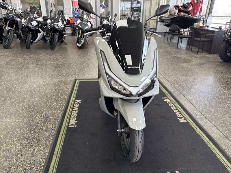 New 2026 Honda PCX ABS Image 10