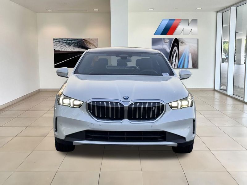 2025 BMW i5 xDrive40Image 4