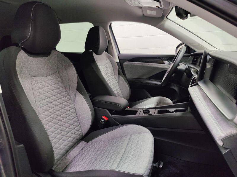 Used 2025 Volkswagen Tiguan S 4-Motion AWDImage 5