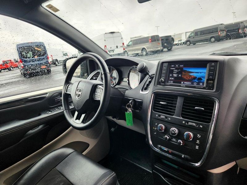 2019 Dodge Grand Caravan SXTImage 25