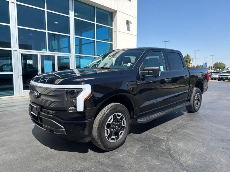 2023 Ford F-150 Lightning XLT photo 2
