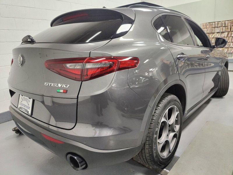 2022 Alfa Romeo Stelvio AWD w/Sunroof/NavImage 16