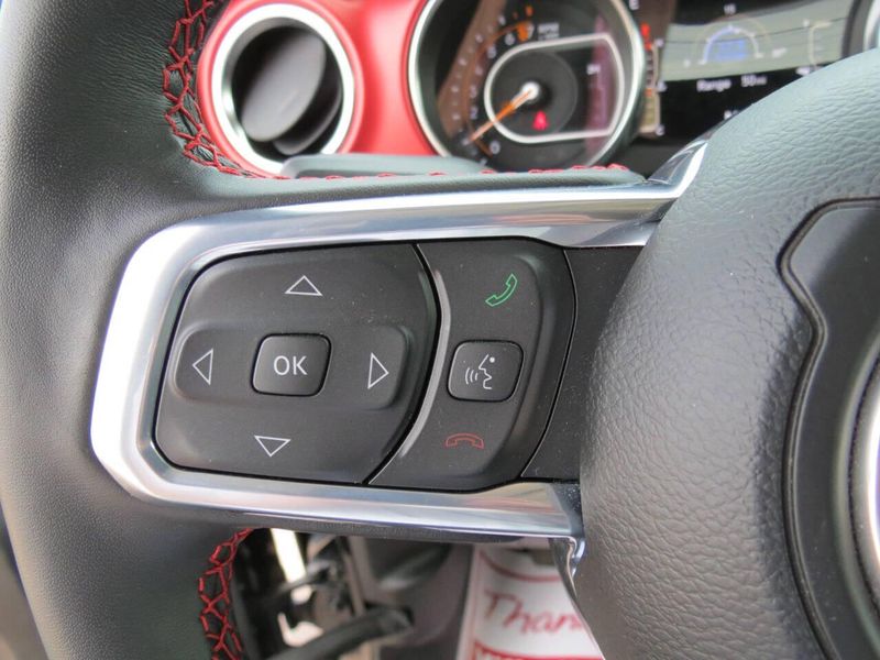 Used 2023 Jeep Gladiator Rubicon 4x4 4dr Crew Cab 5.0 ft. SBImage 11