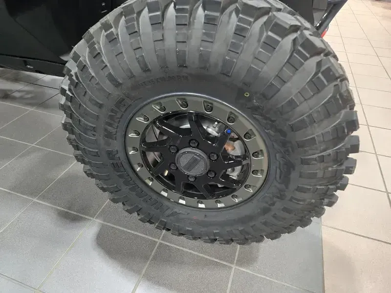 NEW 2026 CAN-AM MAVERICK R X RC WITH SMARTSHOX 999T DCT Image 36