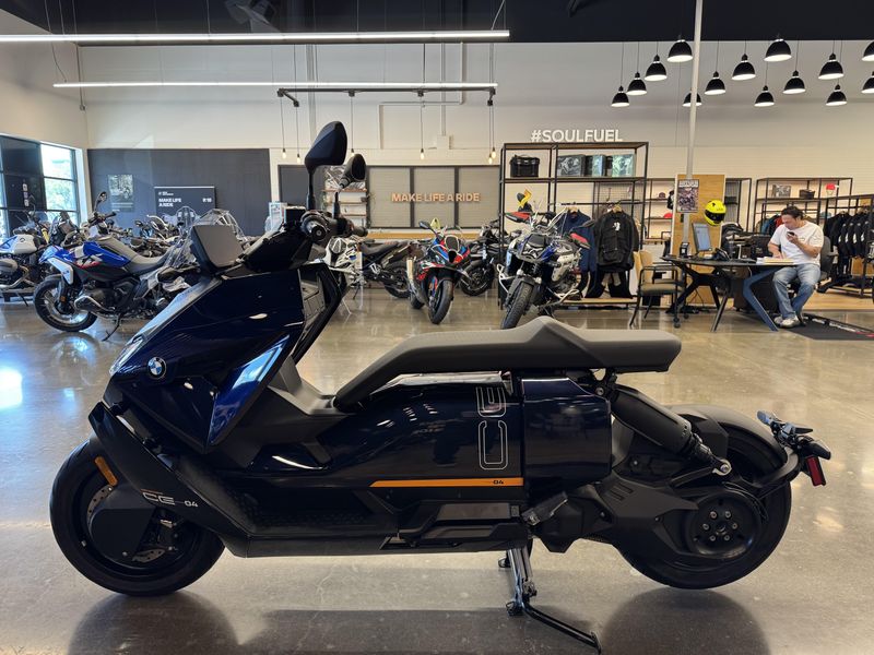 2024 BMW CE 04 - IMPERIAL BLUE METALLIC 