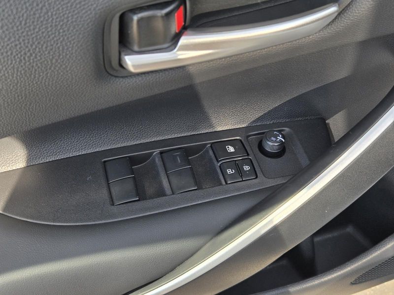 Used 2025 Toyota Corolla SE CVT (Natl)