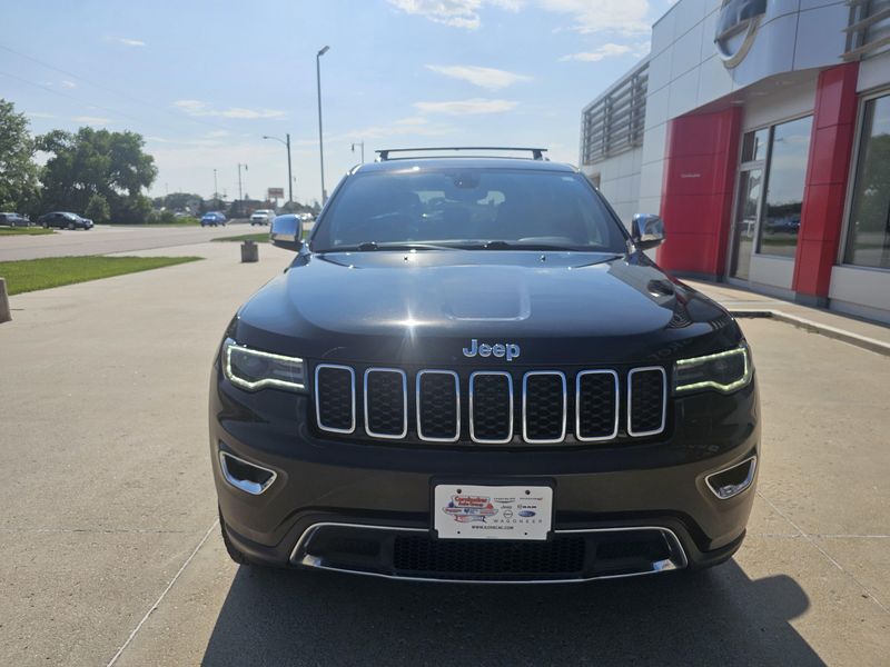 Used 2017 Jeep Grand Cherokee LimitedImage 3