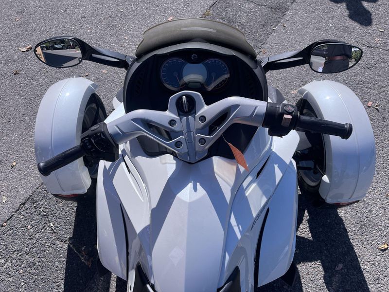 Used 2014 Can-Am RD SPYDER RS 991 SE5 WP 14 CALI Image 10