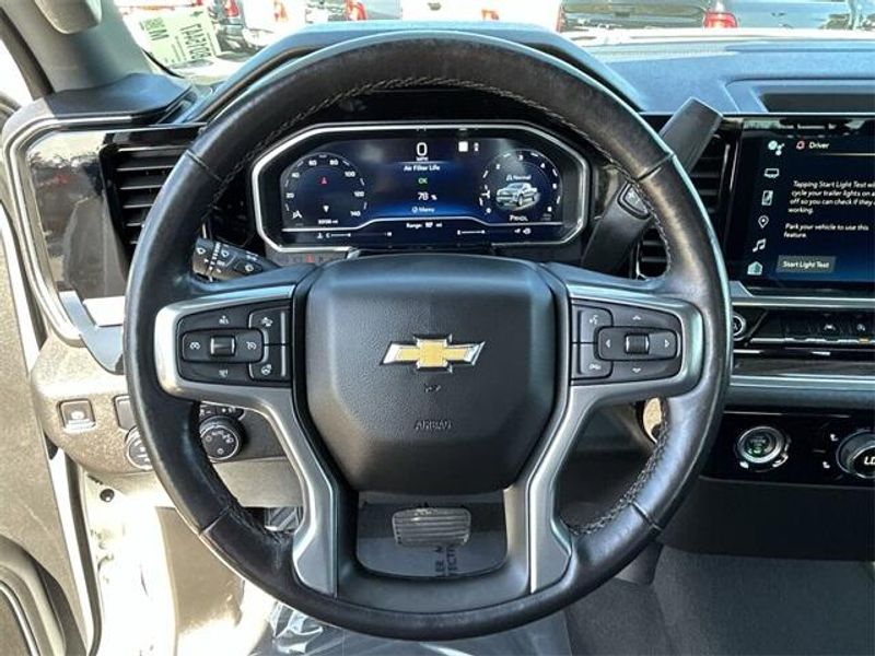 2022 Chevrolet Silverado LT photo 21