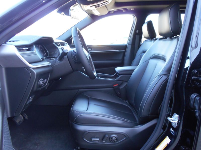 2025 Jeep Grand Cherokee Limited 4x4Image 6