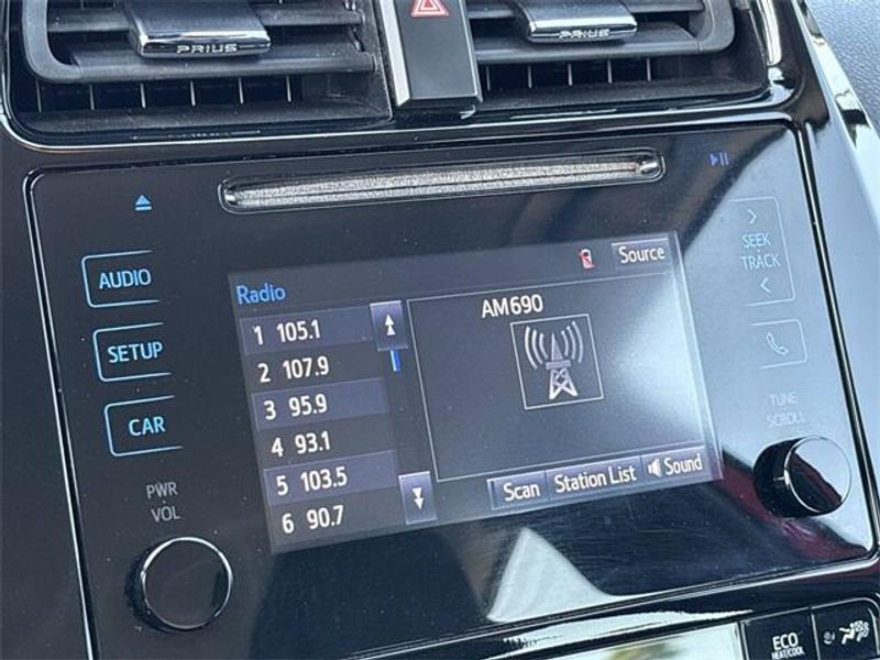 2019 Toyota Prius LImage 24