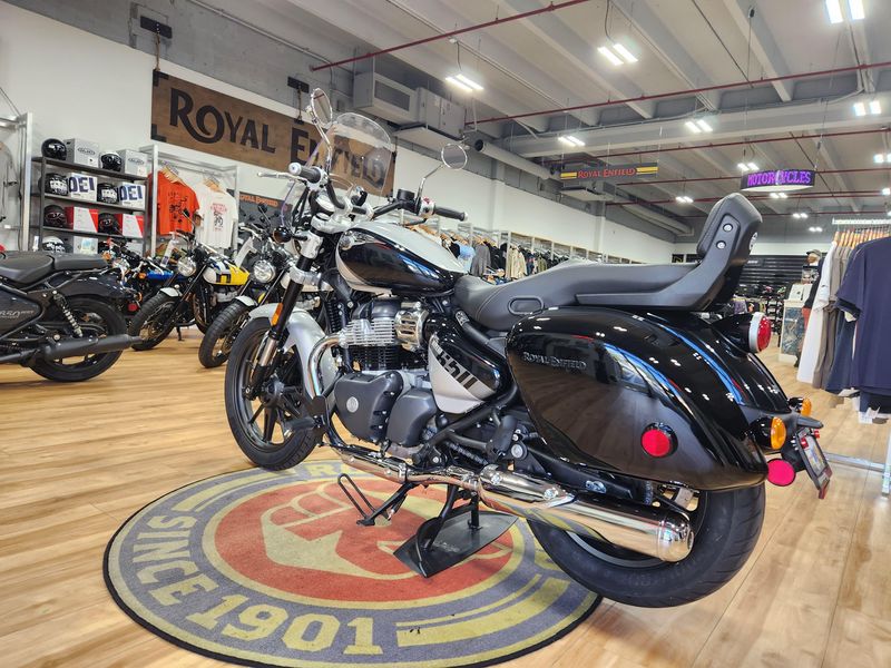 2024 Royal Enfield SUPER METEOR  in a INTERSTELLAR GREY exterior color. Royal Enfield Motorcycles of Miami (786) 845-0052 remotorcyclesofmiami.com 