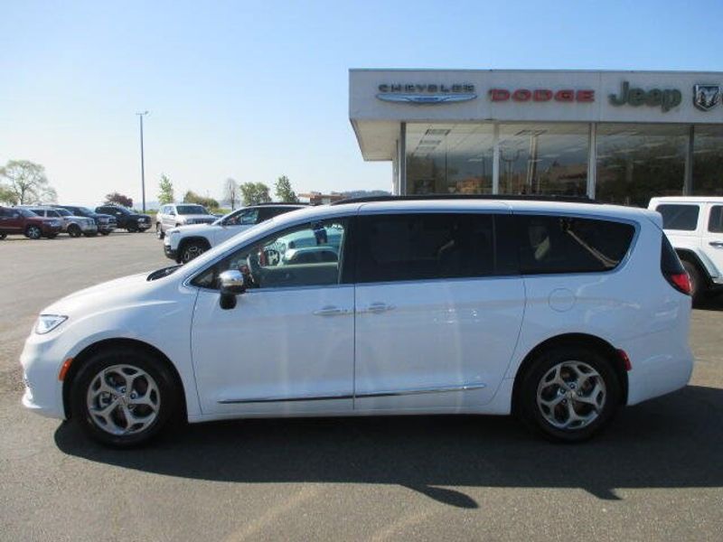 Used 2023 Chrysler Pacifica LimitedImage 14