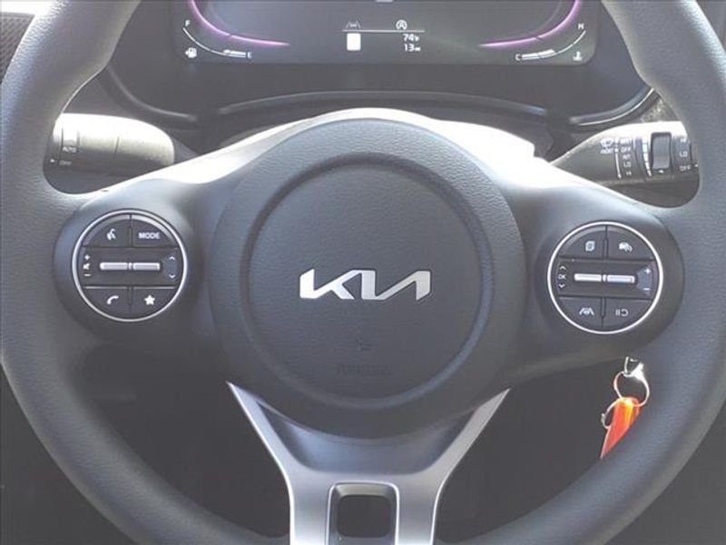 2025 Kia Soul LXImage 9