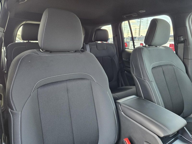 New 2026 Jeep Grand Cherokee Laredo 4x2