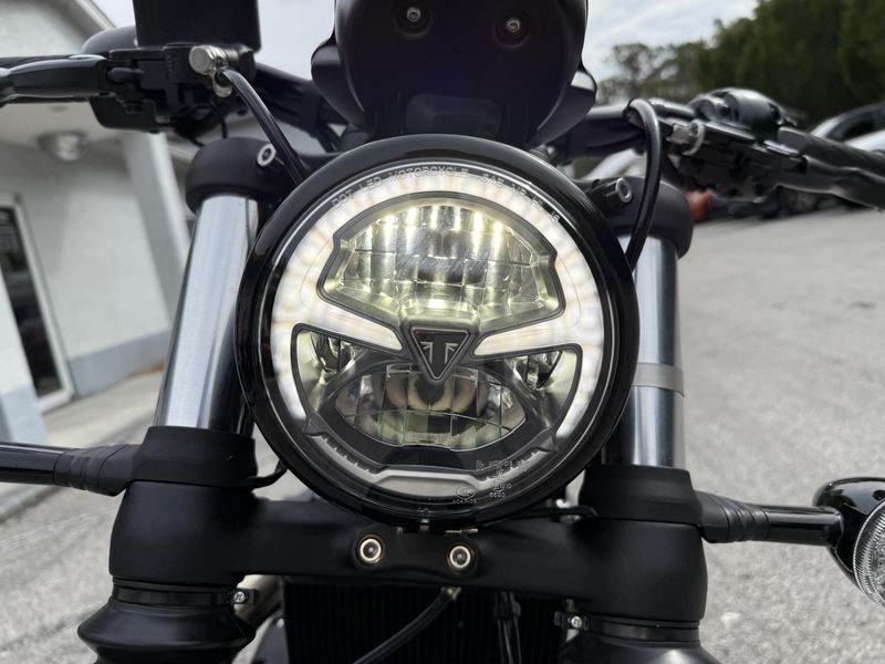 2025 Triumph Bonneville Bobber