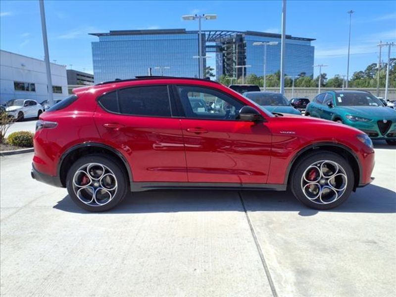 2025 Alfa Romeo Stelvio AwdImage 6