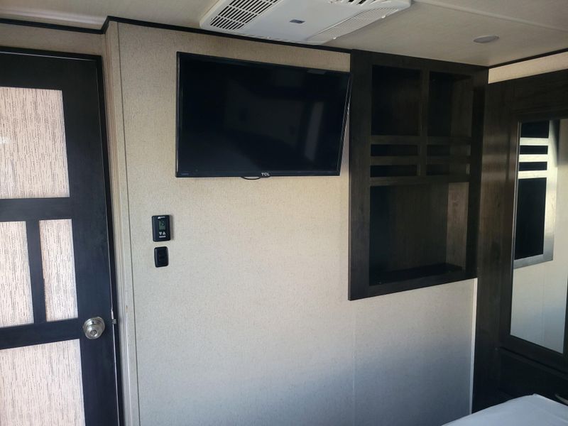 Used 2017 GRAND DESIGN MOMENTUM M- 388M Image 20