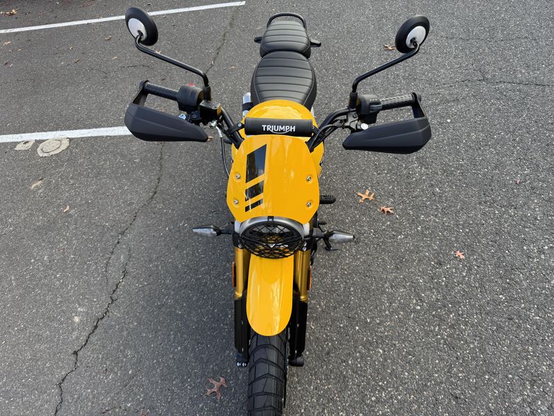 2026 Triumph Scrambler 400 XC - RACING YELLOW 