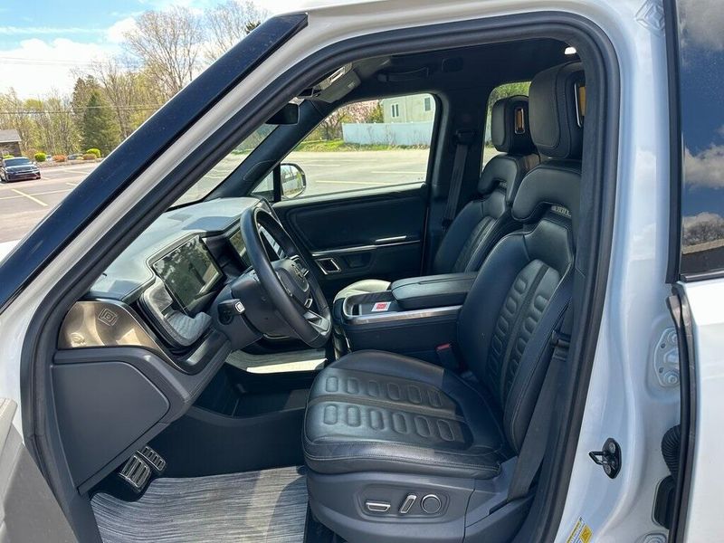 2022 Rivian R1T Adventure photo 19