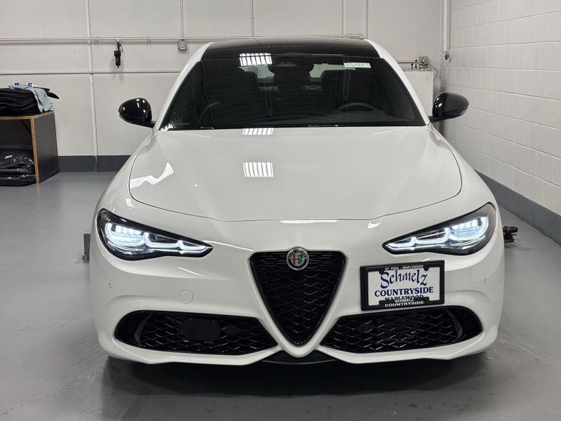 New 2025 Alfa Romeo Giulia AwdImage 2
