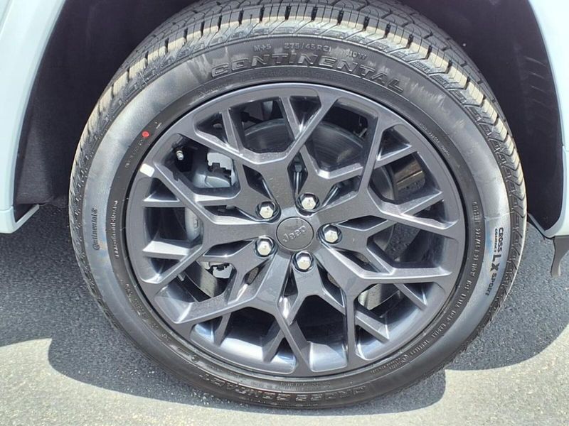 2025 Jeep Grand Cherokee L Summit photo 2