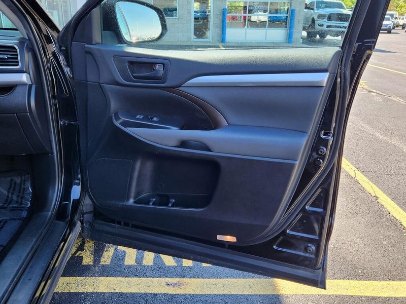 Used 2019 Toyota Highlander LE
