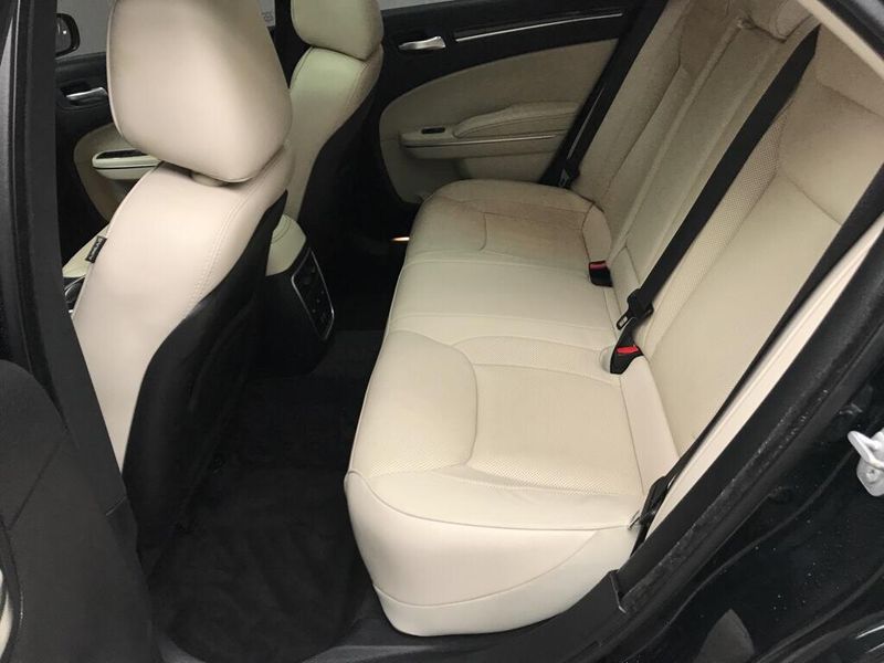 Used 2016 Chrysler 300C 300CImage 13