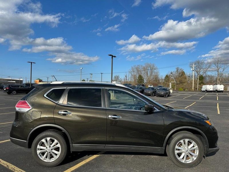 2016 Nissan Rogue SVImage 12