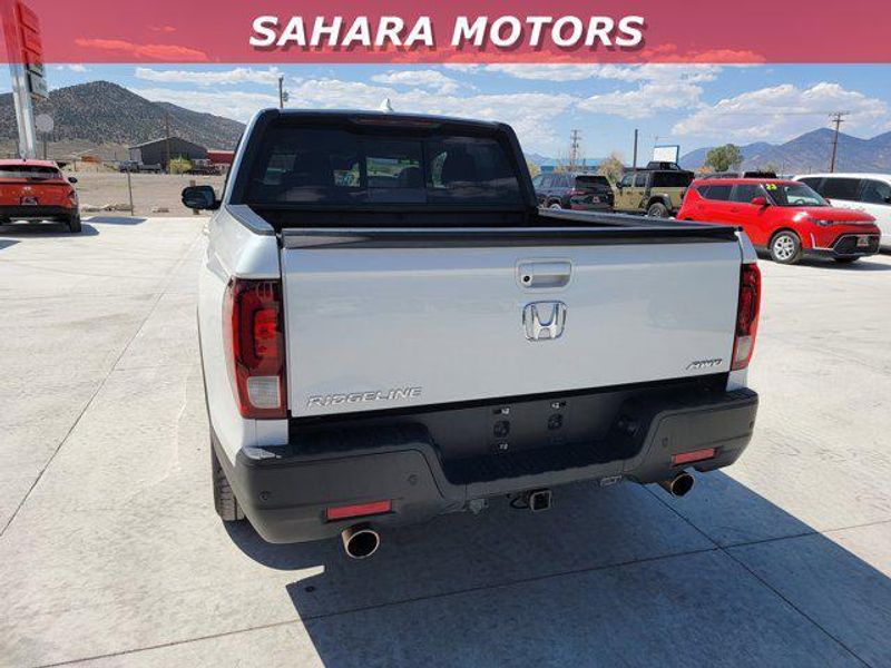 2022 Honda Ridgeline Black Edition photo 4