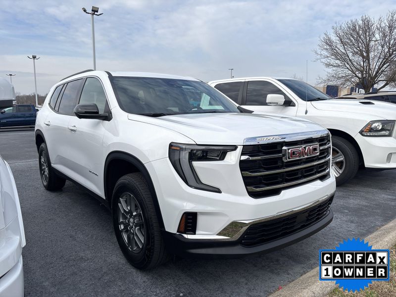 Used 2025 GMC Acadia FWD ElevationImage 3