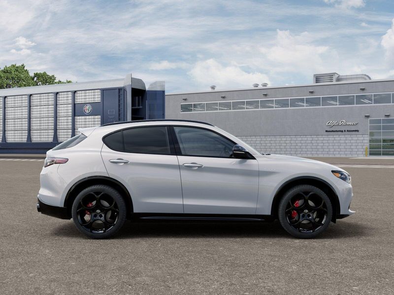 New 2026 Alfa Romeo Stelvio AwdImage 12