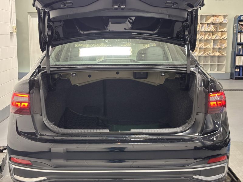 Used 2025 Volkswagen Jetta SELImage 27
