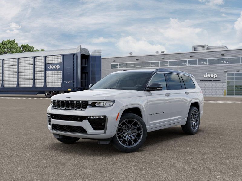 New 2026 Jeep Grand Cherokee L Summit 4x4Image 1