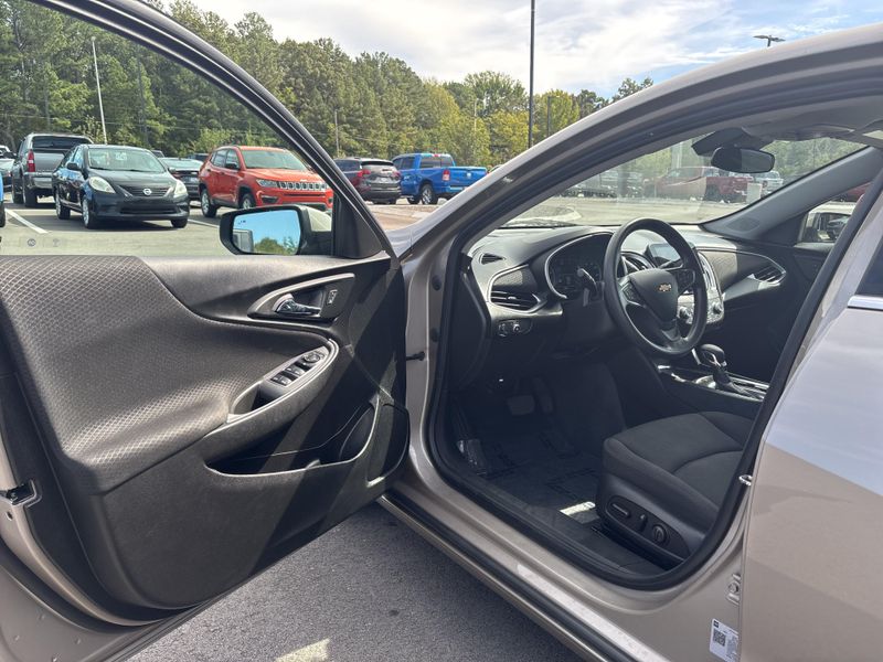 Used 2023 Chevrolet Malibu LTImage 11