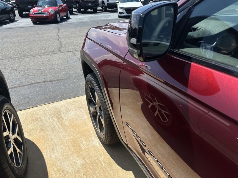 New 2025 Jeep Grand Cherokee L Limited 4x4Image 12