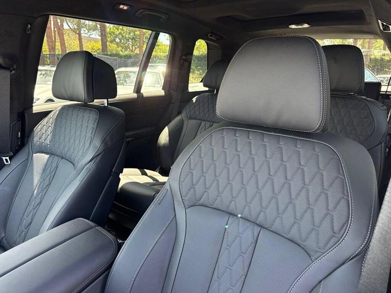 New 2027 BMW X7 xDrive40iImage 19