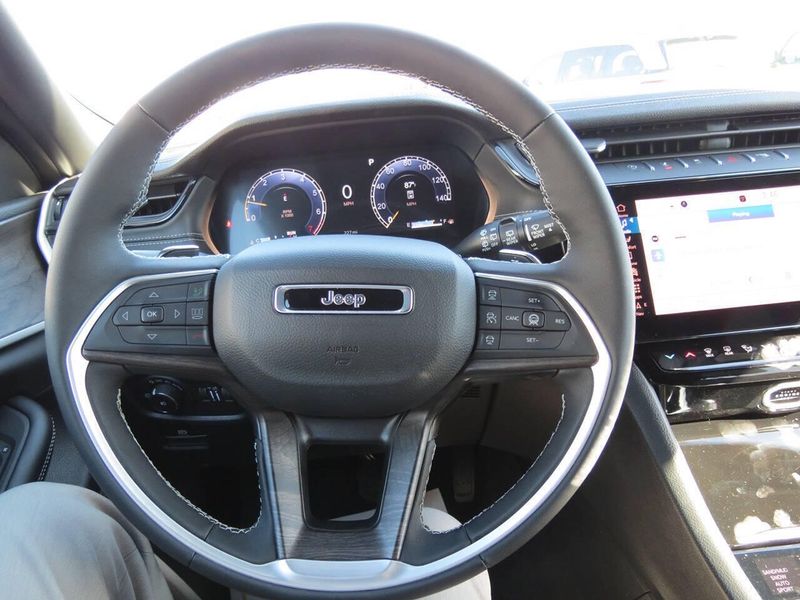 New 2027 Jeep Grand Cherokee Limited 4x4Image 10