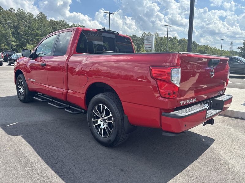 Used 2024 Nissan Titan SVImage 3
