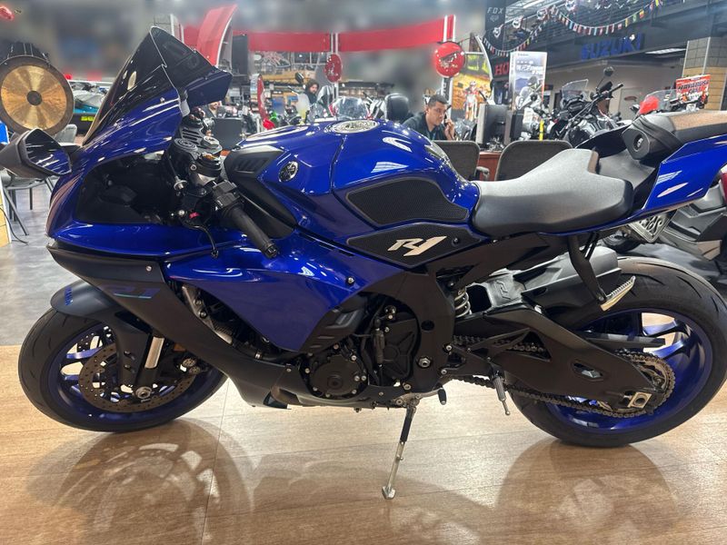 Used 2023 Yamaha YZF-R1 CA Image 10